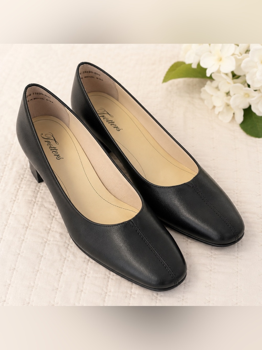 Trotters Black Leather Pumps 10.5 Narrow Low Heel Comfort Career Shoes